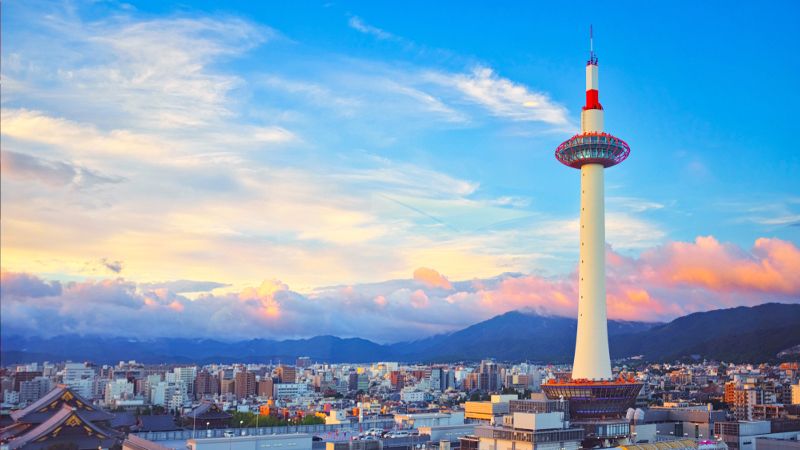 Torre de Kioto: Acceso, hotel e instalaciones